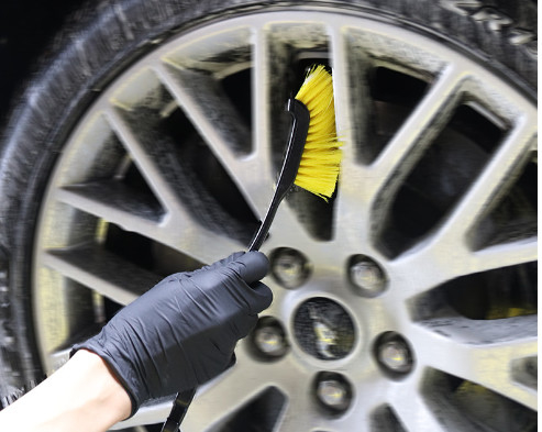 La escobilla plástica larga de la rueda de coche de la cerda de la manija modificó color para requisitos particulares